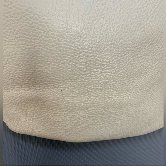 Neiman Marcus Cream Shoulder Bag VGUC - Picture 4 of 11